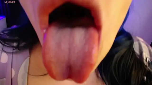 alicia moom online show from February 2025 02:29:02 AM