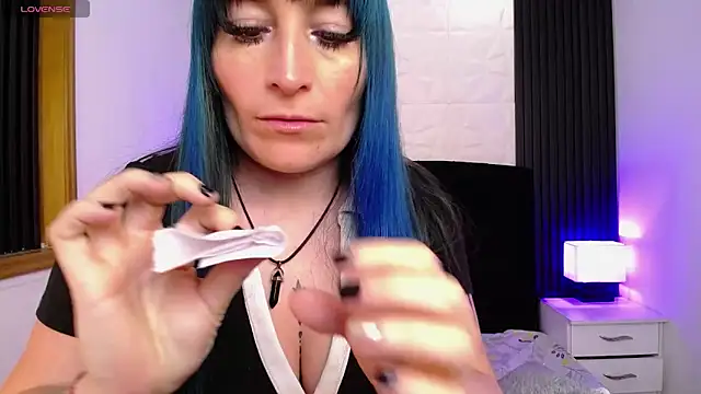 alicia moom online show from March 2025 06:48:01 PM