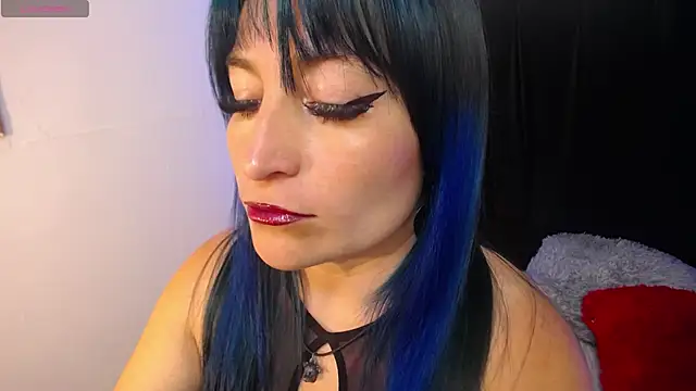 alicia moom online show from October 2025 06:49:01 PM