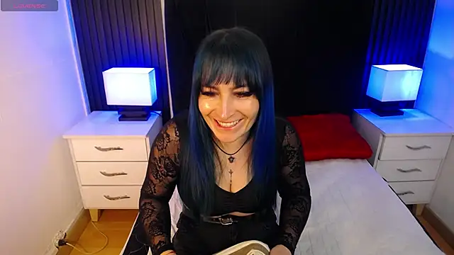 alicia moom online show from October 2025 02:15:02 PM