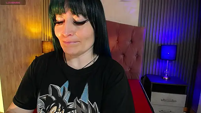 Snapshot of alicia_moom chatting on May 2026 07:33:01 PM alicia moom online show from May 2026 07:33:01 PM