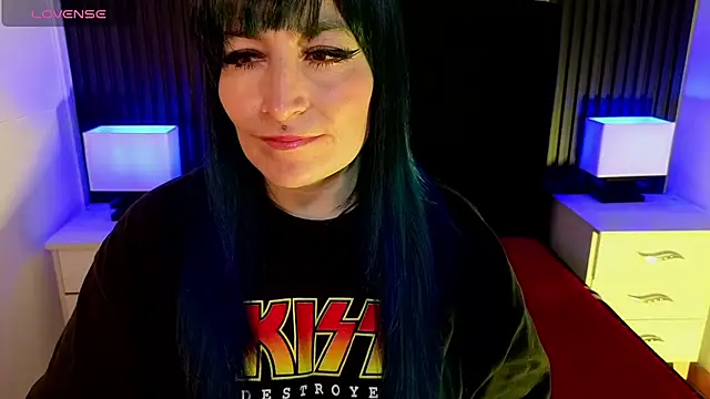 Snapshot of alicia_moom chatting on June 2026 08:02:01 PM alicia moom online show from June 2026 08:02:01 PM