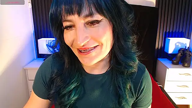 Snapshot of alicia_moom chatting on July 2026 07:38:02 PM alicia moom online show from July 2026 07:38:02 PM