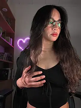 Naughty-Jessie online show from May 2026 08:05:02 PM