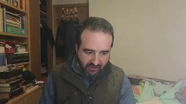 curiosillo83 online show from December 2025 03:29:02 PM