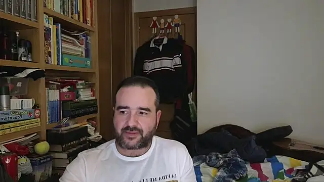 curiosillo83 online show from April 2026 08:45:02 AM