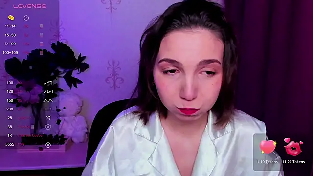 KindHazelHere  online show from February 2026 11:47:02 PM