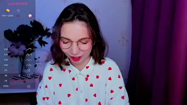 KindHazelHere  online show from April 2026 06:10:01 PM