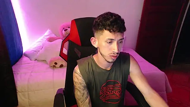 Snapshot of stevenSEX123 chatting on December 2024 11:25:01 PM stevenSEX123 online show from December 2024 11:25:01 PM