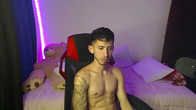 Snapshot of stevenSEX123 chatting on December 2024 04:12:01 AM stevenSEX123 online show from December 2024 04:12:01 AM