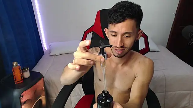 Snapshot of stevenSEX123 chatting on December 2024 06:41:02 AM stevenSEX123 online show from December 2024 06:41:02 AM