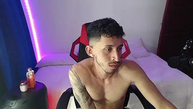 Snapshot of stevenSEX123 chatting on December 2024 11:08:01 PM stevenSEX123 online show from December 2024 11:08:01 PM