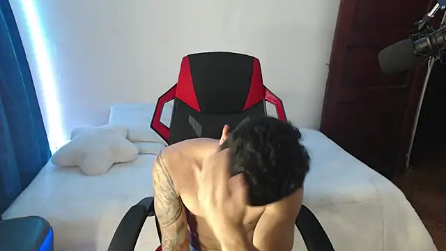 Snapshot of stevenSEX123 chatting on January 2025 03:48:01 AM stevenSEX123 online show from January 2025 03:48:01 AM