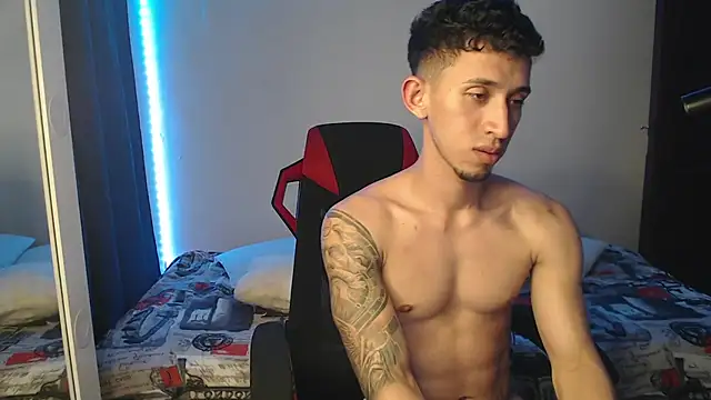 Snapshot of stevenSEX123 chatting on February 2025 05:13:01 AM stevenSEX123 online show from February 2025 05:13:01 AM