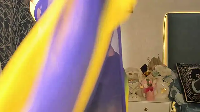 Snapshot of Divyani chatting on April 2026 06:01:01 PM Divyani online show from April 2026 06:01:01 PM