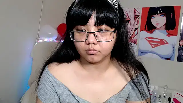 Snapshot of Moertomlly chatting on March 2025 12:11:02 PM Moertomlly online show from March 2025 12:11:02 PM