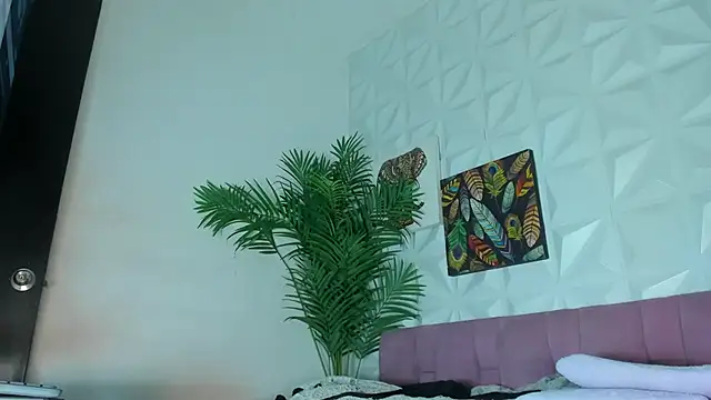 Hellen Sky online show from October 2025 07:04:02 PM