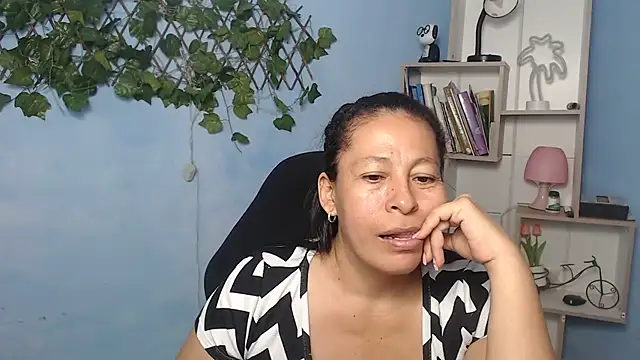 mature martina online show from December 2025 07:43:02 PM