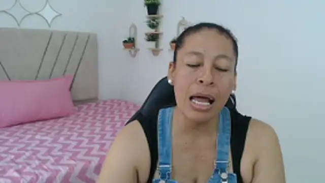 mature martina online show from April 2026 08:03:01 PM