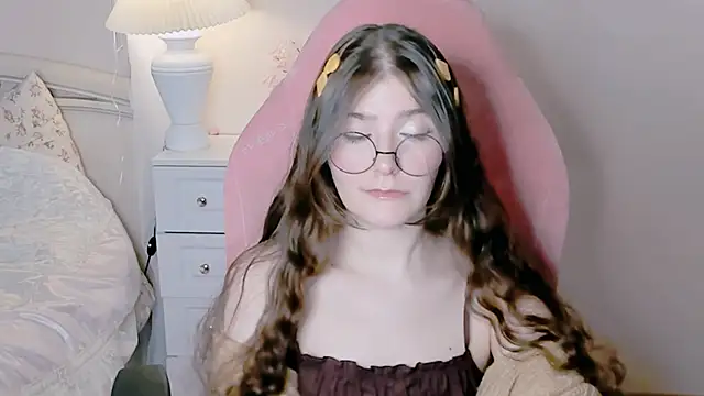 Snapshot of RuthMorse chatting on April 2026 08:22:01 PM RuthMorse online show from April 2026 08:22:01 PM