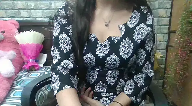 Snapshot of Sexy_iknoor chatting on February 2025 04:43:01 AM Sexy iknoor online show from February 2025 04:43:01 AM