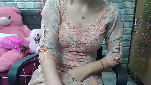 Snapshot of Sexy_iknoor chatting on February 2025 05:04:01 AM Sexy iknoor online show from February 2025 05:04:01 AM