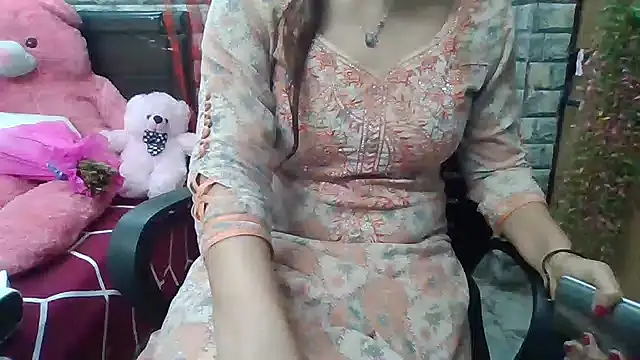 Snapshot of Sexy_iknoor chatting on February 2025 11:16:02 AM Sexy iknoor online show from February 2025 11:16:02 AM