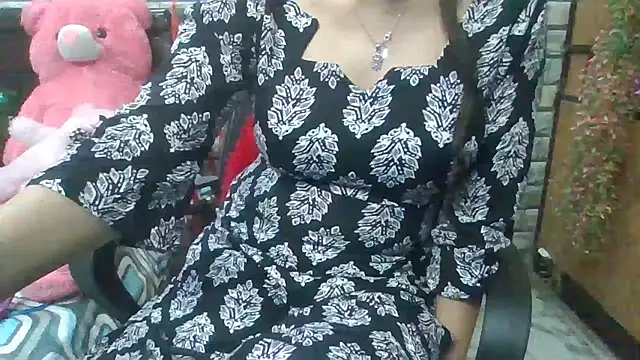 Snapshot of Sexy_iknoor chatting on March 2025 10:49:02 AM Sexy iknoor online show from March 2025 10:49:02 AM