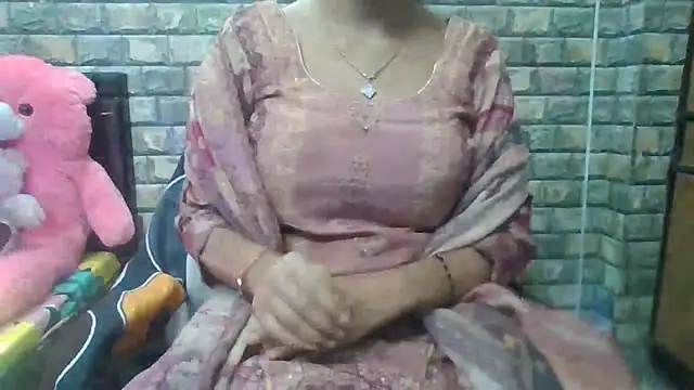 Snapshot of Sexy_iknoor chatting on October 2025 04:35:02 AM Sexy iknoor online show from October 2025 04:35:02 AM