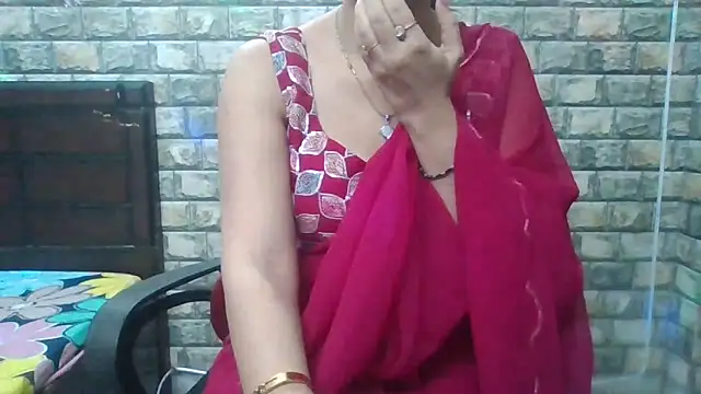 Snapshot of Sexy_iknoor chatting on November 2025 04:44:01 AM Sexy iknoor online show from November 2025 04:44:01 AM