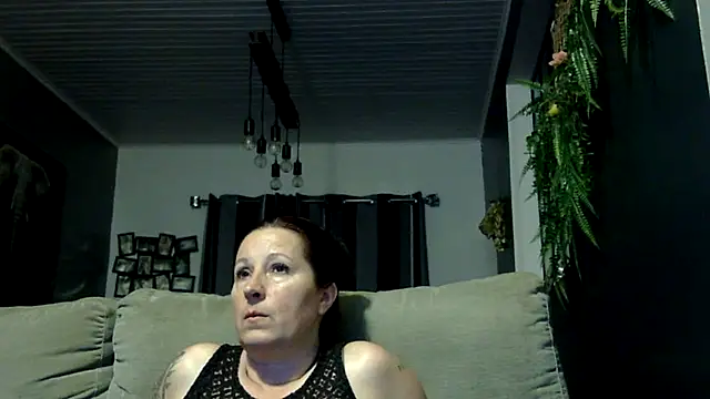 feline27 online show from April 2026 08:17:01 PM