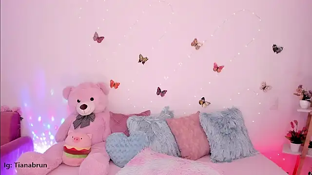 Zara uwu  online show from November 2025 10:47:02 AM