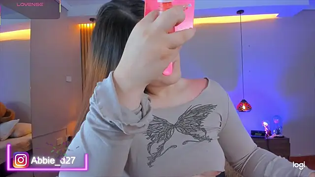 Snapshot of AbbieEdmond chatting on September 2025 04:24:01 AM AbbieEdmond online show from September 2025 04:24:01 AM