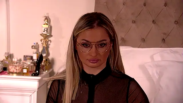 Denisse Perry online show from September 2025 12:05:01 AM