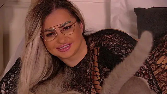 Denisse Perry online show from February 2026 09:42:01 PM