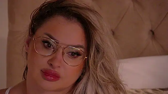 Denisse Perry online show from July 2026 11:30:01 PM