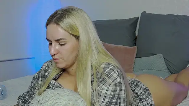 SofiJames online show from January 2025 09:37:02 AM