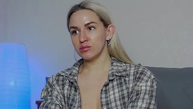 SofiJames online show from January 2025 09:56:01 AM