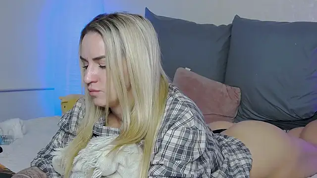 SofiJames online show from February 2025 09:53:02 AM