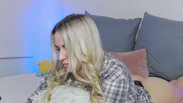 SofiJames online show from March 2025 06:32:01 AM