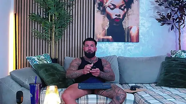 Snapshot of masterkingofmusclee chatting on May 2026 07:59:02 AM masterkingofmusclee online show from May 2026 07:59:02 AM