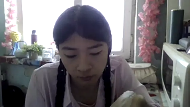 CarlyJoy online show from April 2026 09:43:01 AM