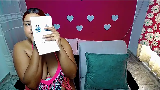 Snapshot of violeta_rous chatting on May 2026 02:56:02 PM violeta rous online show from May 2026 02:56:02 PM