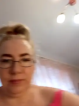 Snapshot of stiflers_momy chatting on December 2024 01:17:01 PM stiflers momy online show from December 2024 01:17:01 PM