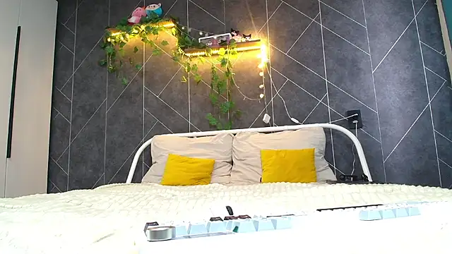 Snapshot of KathrineBerry chatting on April 2026 06:50:02 AM KathrineBerry online show from April 2026 06:50:02 AM