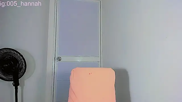 Hannahsmit online show from October 2025 09:32:01 AM