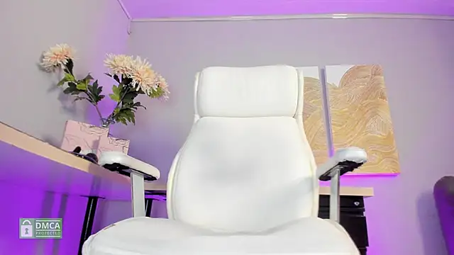 Snapshot of karinna_gray chatting on December 2024 03:55:02 AM karinna gray online show from December 2024 03:55:02 AM