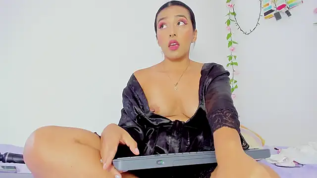 SamanthaJonson1 online show from March 2025 04:13:01 PM