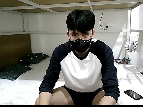 Gwencloudy online show from October 2025 02:16:02 PM