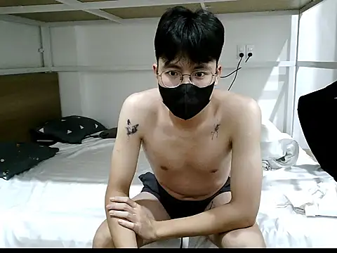 Gwencloudy online show from November 2025 03:00:01 PM